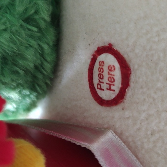 Hallmark Very Meet Trio Dancing/Singing Snowman - Picture 8 of 10